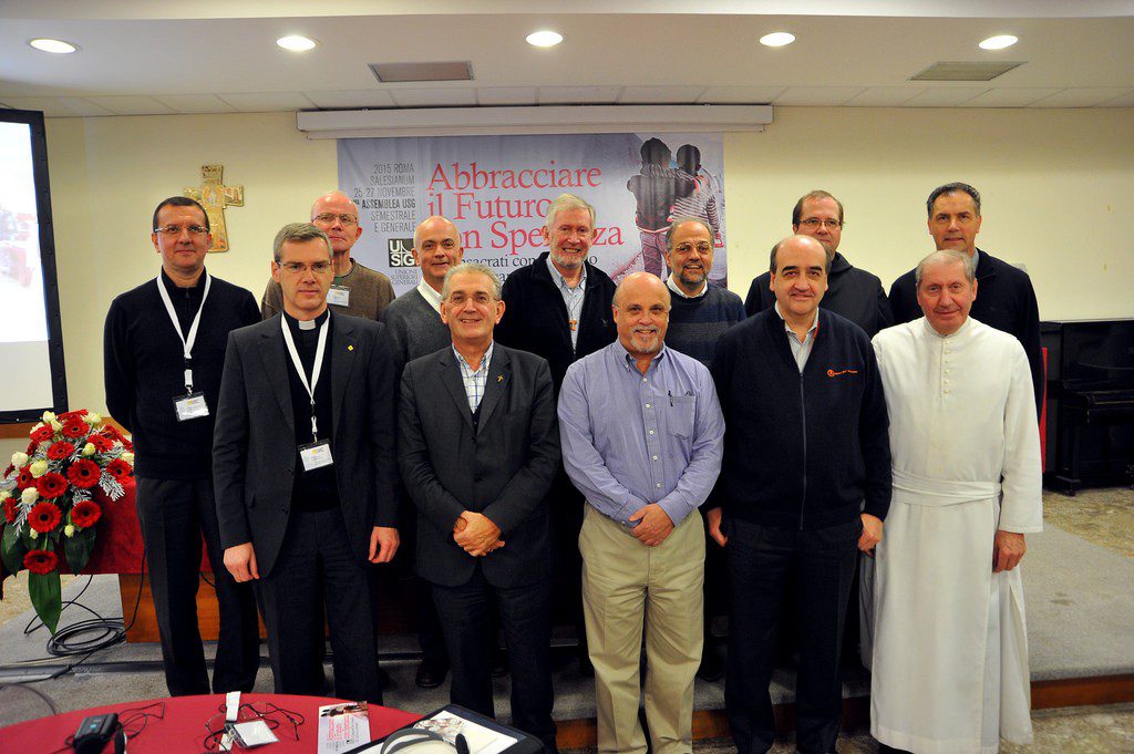 Fr. Heiner Wilmer (second from left) with the newly elected board of the USG